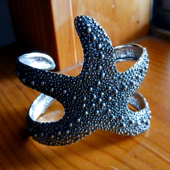 Starfish Bracelet Bangle Cuff - Picture 2 of 8